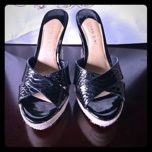 Giani Bini Black Patent Leather Wedge